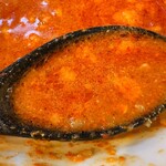 蒙古タンメン中本 - 背脂も入り混じるスープ