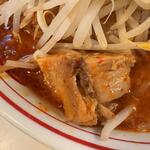 蒙古タンメン中本 - 大きくカットされた角切りチャーシューは柔らかく美味！！