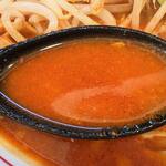 蒙古タンメン中本 - 辛さとマイルドさを併せ持ったスープ