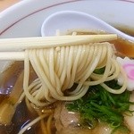吉風  - 醤油ラーメン　麺リフト