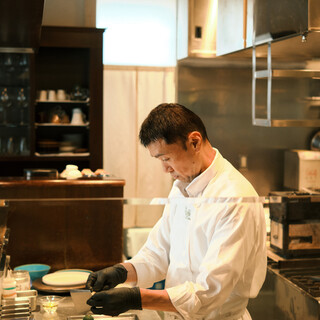 森岡賢一氏（モリオカケンイチ）ー食材の生きたやさしい料理を