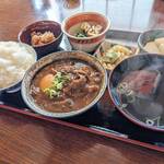 ほっこり食堂 どて煮専門店 - 定食は、どて煮、日替わり副菜3品上・ご飯・お吸物付き　かなりお得