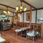 Mikado Coffee Karuizawa Kyudo Ten - 经典的店内环境