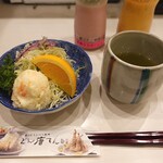 とん唐てん - 料理写真:サラダとお茶