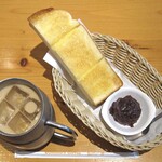 コメダ珈琲店 - 料理写真:たっぷりアイスオーレ & トースト(バター)& おぐらあん