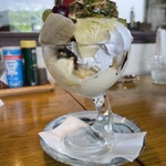 アイダッシュ - 独特な形状のグラス