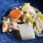 ごはんカフェ 坂の途中 - とりもも肉とキャベツのプレゼ