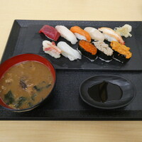 鮨処 竜敏 - 握り盛り合わせ 小樽ときんき汁