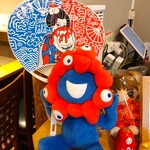 京氷菓 つらら - レジ横に飾ってあった『ミャクミャク』のぬいぐるみ～!!( ^o^)ﾉ