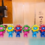 京氷菓 つらら - カウンター席の上に飾ってあった大阪万博シンボルキャラクターの『ミャクミャク』のフィギュア～!!( ^o^)ﾉ