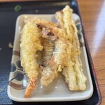 丸池製麺所 - 天ぷら(海老、げそ、ちくわ、鶏天)