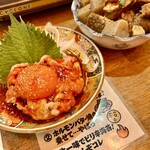 大衆肉酒場 伝助 - ユッケと牛すじポン酢