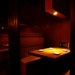 東京豚バザール - 人気の４名がけのソファーBOX席！予約必須！