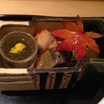 鮨 田なべ - 前菜(もずく酢・帆立貝柱煮・さんまの甘露煮・ふき)