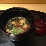 鮨 田なべ - お椀(きのこ汁)