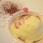 レフェルヴェソンス - リモンチェロのババとバナナ、ホワイトラムのアイスクリーム/黒大豆/泡立てたアングレーズソースとベゴニアの葉