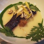 レフェルヴェソンス - 秋刀魚を軽く炙って/そのうるかとジャガイモのソテー/ニンニクのスープと菊の葉/松茸