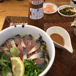 海鮮丼 日の出 - 胡麻鯖丼