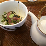 海鮮丼 日の出 - 最後はお出汁をもらって茶漬けに