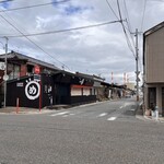 栄華楼 - 沼垂テラス商店街すぐのところにあります。