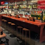 九州中華 鶏 麺 キムラハンテン by NOGI NISHIAZABU TOKYO - 一人でも入りやすいカウンター席