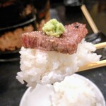 炭火焼肉 ぐら - リブロースの岩塩焼きオン・ザ・ライス