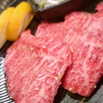 炭火焼肉 ぐら - リブロースの岩塩焼きアップ