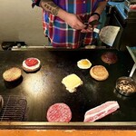 髙橋バーガー - カウンター席の景色