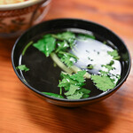 利久庵 - "澄汁（すましゞる）"、野蜀葵（みつばぜり）＋魚餠（かまぼこ）