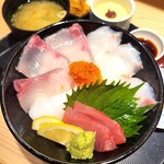 はかた天乃 - 別の日にいただいた海鮮丼