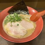麺やしき 郷 - 料理写真:豚骨醤油