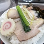 愛と情熱のらーめん屋 皐月亭 - オリジナル丼です