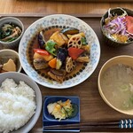 Cafeごはん あおさぎ亭 - 鯖の竜田揚げと野菜の黒酢あん定食