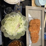 かつ泉 港南台店 - 左上は別注の茶碗蒸し