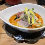 アロン - マグロ、ハマチ、水蛸がゴロゴロ乗った茶碗蒸し。味濃い目で酒のあてになります。