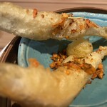 アロン - 銀杏も隠れてます！赤い中華スパイスはこれだけで酒が進みます