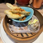 アロン - ワカサギフライと焼売　焼売は肉汁たっぷり