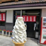326622416 - ソフトクリーム(200円)です。