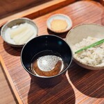 薪鳥新神戸 - 薪鶏そぼろご飯　赤だし（鶏油入り）