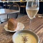 LIGNUM - さつまいものポタージュ　カンパーニュが美味しい