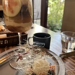 LIGNUM - パフェの上に乗っていたパイが美味しい。