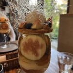 LIGNUM - 飴細工がキラキラ。ディナータイムには夜のパフェがあります。
