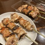 やきとり とんちゃん - ネギ間5本。塩とタレに分けます