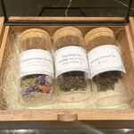 GRAND COMPTOIR - ○Café ou Thé  コーヒーまたは紅茶
      　紅茶は3種類の茶葉の香りの違いを確認してから選べます。