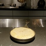 GRAND COMPTOIR - ○自家製フォカッチャ
      　焼く前にプレゼンがあり、その後焼きたてで提供されます。