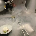 GRAND COMPTOIR - デザートでは液体窒素を使い、スモーキーな演出があります。
