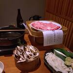 すき焼きと牛まぶし ももしき - 大和牛と松茸の極みすき焼きコース(120g)　7,480円