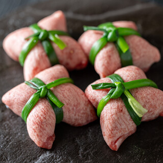 名物ねぎたん巾着。スタッフが目の前で丁寧にお焼き致します。