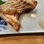 えび寿し - ぶりかまの塩焼き 焼き加減や塩加減は良かったけど時期的に早いのか…小さく 脂の乗りが悪く…いまいち 少し残念でした