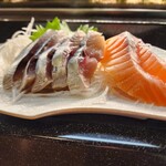 えび寿し - 刺身 〆さば  サーモン  〆さばは 必ず注文する定番 何時 食べても安定の美味しさ サーモンは臭みも無く とても美味しい